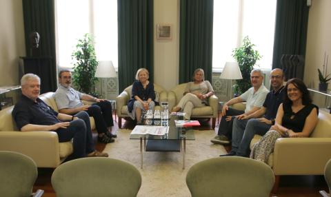 Imagen de la visita de la Junta de Gobierno de la Academia al Institut d'Estudis Catalans